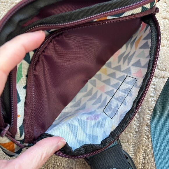 KAVU Spectator Waist Pack Belt Bag Padded Back Adjustable Straps Hike Multicolor - Picture 5 of 8